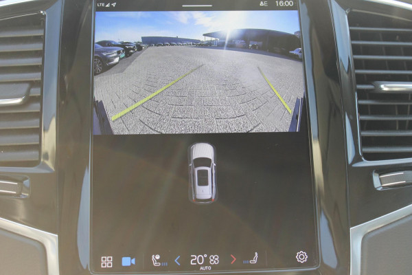 Volvo XC90 T8 455PK Autm. Plug-in hybrid AWD Ultra Dark Luchtvering / Massagefunctie voorstoelen / Semi elektrisch wegklapbare trekhaak / Head-up Display / Gelamineerde zijruiten / Bowers&Wilkins audio