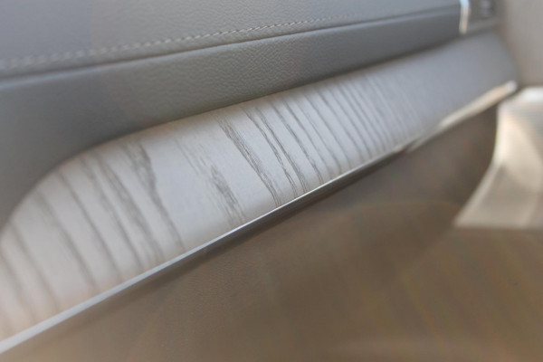 Volvo XC90 T8 455PK Autm. Plug-in hybrid AWD Ultra Dark Luchtvering / Massagefunctie voorstoelen / Semi elektrisch wegklapbare trekhaak / Head-up Display / Gelamineerde zijruiten / Bowers&Wilkins audio