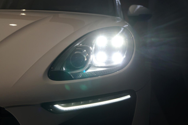 Porsche Macan 2.0 + PANORAMA / LUCHTVERING / 21" / MEMORY