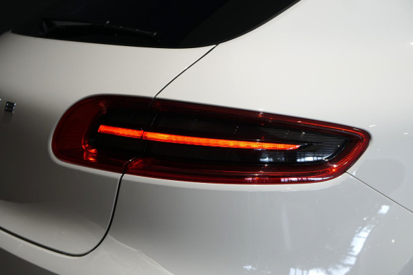 Porsche Macan 2.0 + PANORAMA / LUCHTVERING / 21" / MEMORY