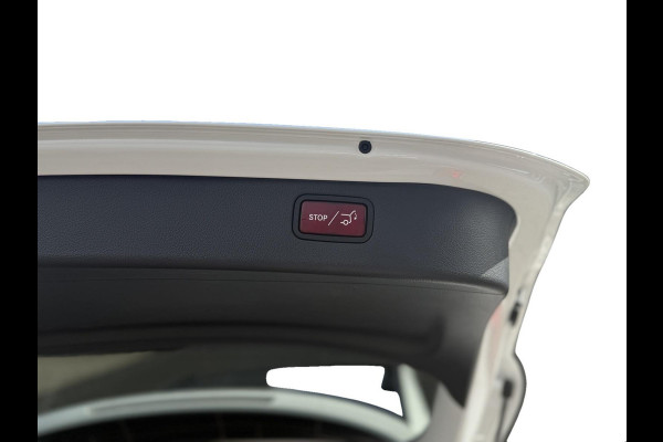 Mercedes-Benz C-Klasse Estate 180 AMG Line|Pano Trekhaak Cruise Camera Stoelverw. Sfeerverlichting Dodehoek Carplay& Android auto