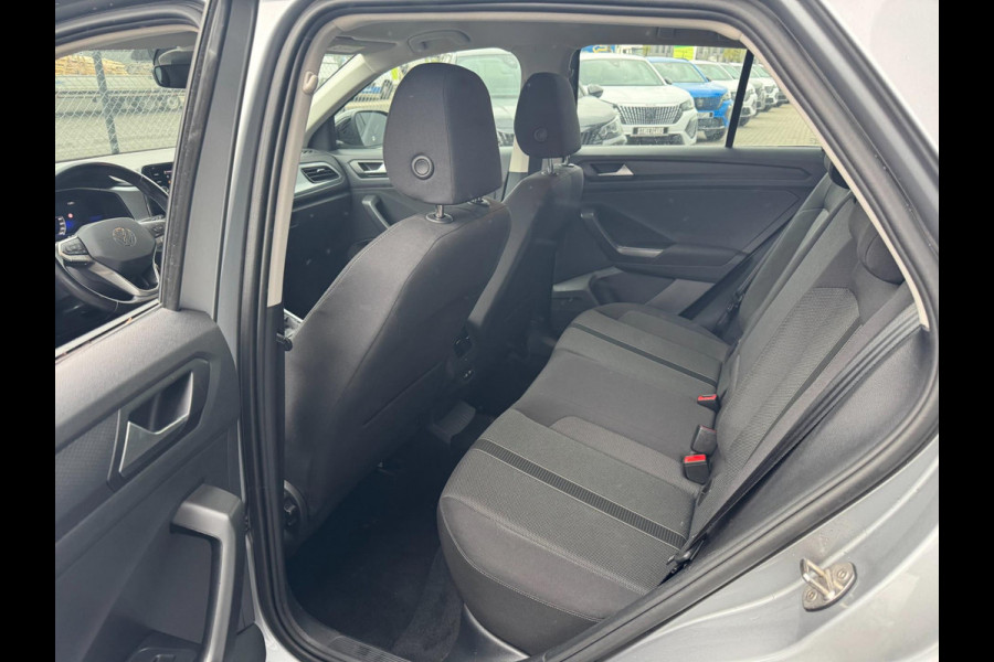Volkswagen T-Roc 1.5 TSI DSG 150PK /1e eigenaar /ACC /Carplay Volkswagen T-Roc 1.5 TSI DSG 150PK /1e eigenaar /ACC /Carplay
