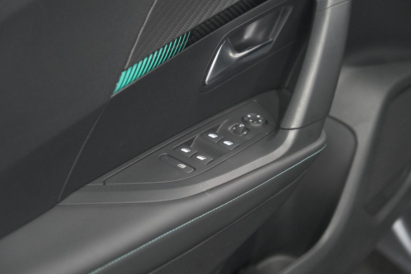 Peugeot 2008 PureTech 130 Allure | Camera | Adaptieve Cruise Control | Stoelverwarming | Apple Carplay