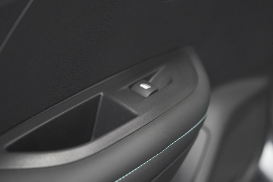 Peugeot 2008 PureTech 130 Allure | Camera | Adaptieve Cruise Control | Stoelverwarming | Apple Carplay