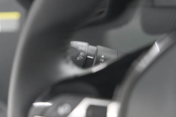 Peugeot 2008 PureTech 130 Allure | Camera | Adaptieve Cruise Control | Stoelverwarming | Apple Carplay