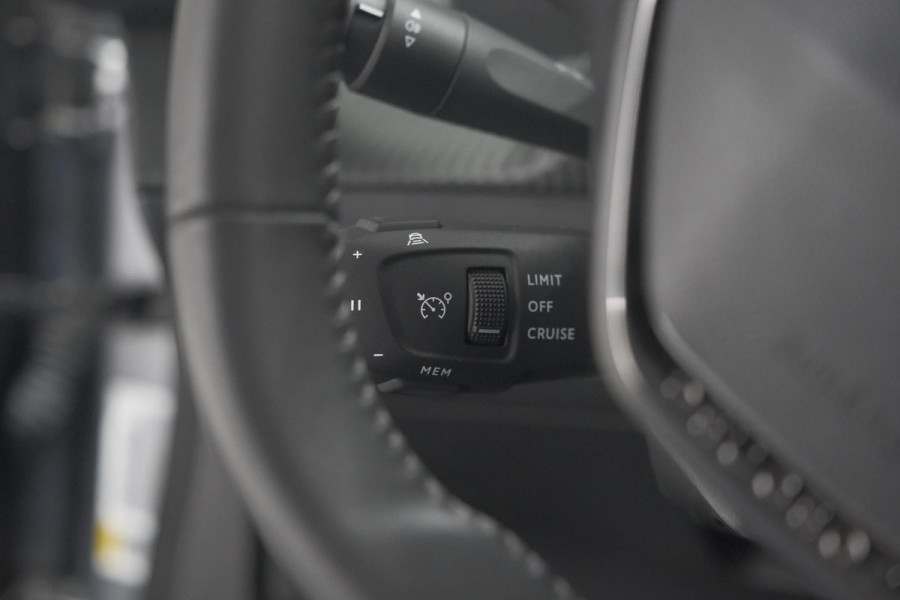 Peugeot 2008 PureTech 130 Allure | Camera | Adaptieve Cruise Control | Stoelverwarming | Apple Carplay