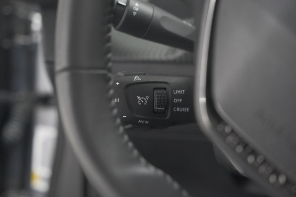 Peugeot 2008 PureTech 130 Allure | Camera | Adaptieve Cruise Control | Stoelverwarming | Apple Carplay