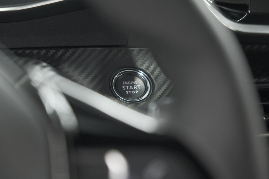 Peugeot 2008 PureTech 130 Allure | Camera | Adaptieve Cruise Control | Stoelverwarming | Apple Carplay