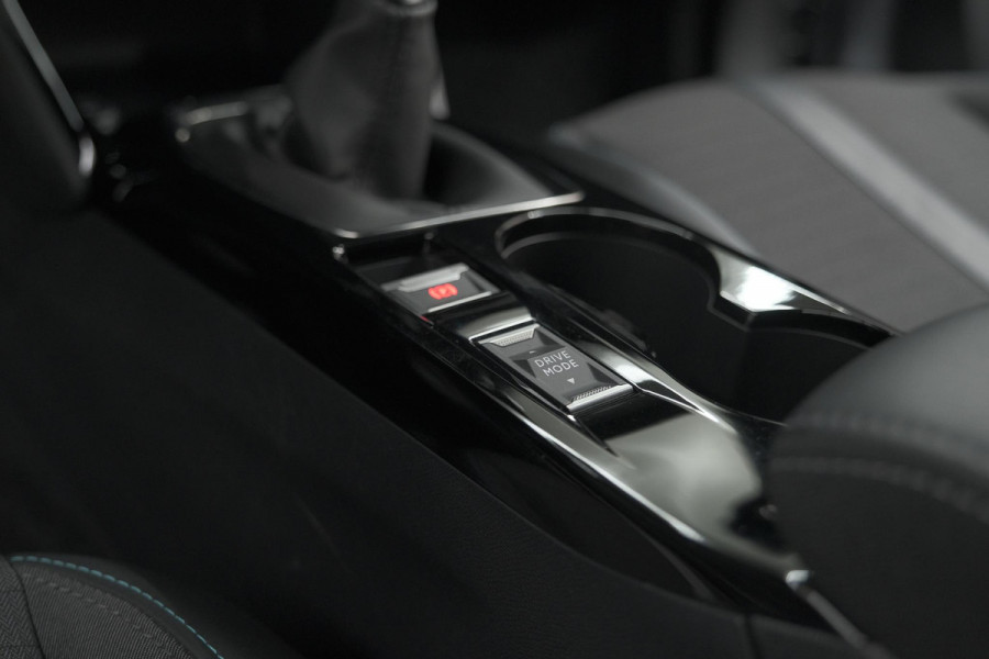 Peugeot 2008 PureTech 130 Allure | Camera | Adaptieve Cruise Control | Stoelverwarming | Apple Carplay