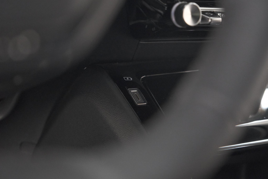 Peugeot 2008 PureTech 130 Allure | Camera | Adaptieve Cruise Control | Stoelverwarming | Apple Carplay