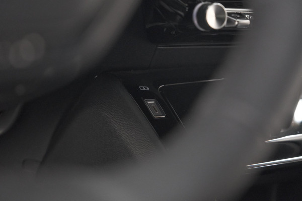 Peugeot 2008 PureTech 130 Allure | Camera | Adaptieve Cruise Control | Stoelverwarming | Apple Carplay