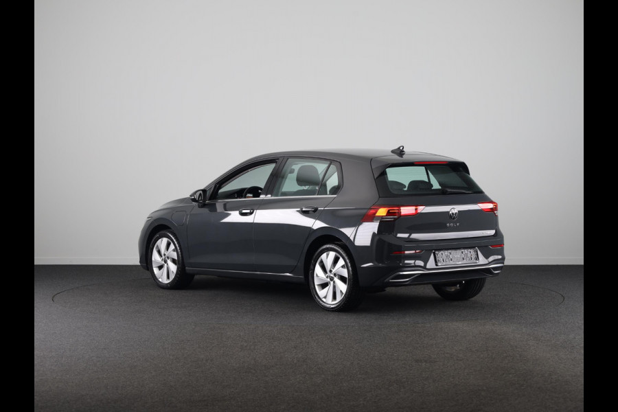 Volkswagen Golf 1.4 eHybrid Style 204 PK DSG PHEV | Navigatie | 17 inch LM velgen | Stoel- en Stuurverwarming |