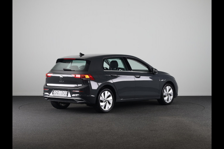 Volkswagen Golf 1.4 eHybrid Style 204 PK DSG PHEV | Navigatie | 17 inch LM velgen | Stoel- en Stuurverwarming |