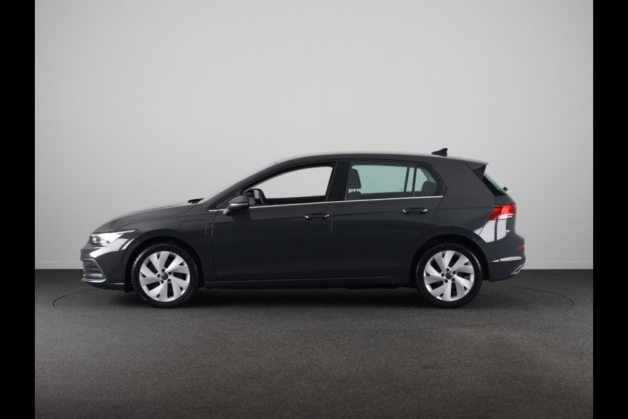 Volkswagen Golf 1.4 eHybrid Style 204 PK DSG PHEV | Navigatie | 17 inch LM velgen | Stoel- en Stuurverwarming |