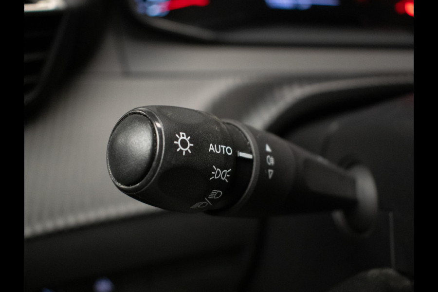 Peugeot 208 1.2 PureTech Active Sport (APPLE CARPLAY,NAVI,CRUISE,PDC,CLIMATE,LED,WHITE EDITION,SPORTSTOELEN,NETTE STAAT)