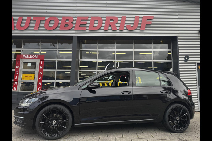 Volkswagen Golf 1.0 TSI Business Edition - Panorama dak I Navigatie I Airco I LED I PDC I "19"Sport velgen I Dealer onderhouden Volkswagen Golf 1.0 TSI Business Edition - Panorama dak I Navigatie I Airco I LED I PDC I "19"Sport velgen I Dealer onderhouden