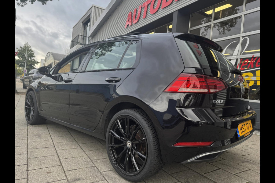 Volkswagen Golf 1.0 TSI Business Edition - Panorama dak I Navigatie I Airco I LED I PDC I "19"Sport velgen I Dealer onderhouden Volkswagen Golf 1.0 TSI Business Edition - Panorama dak I Navigatie I Airco I LED I PDC I "19"Sport velgen I Dealer onderhouden