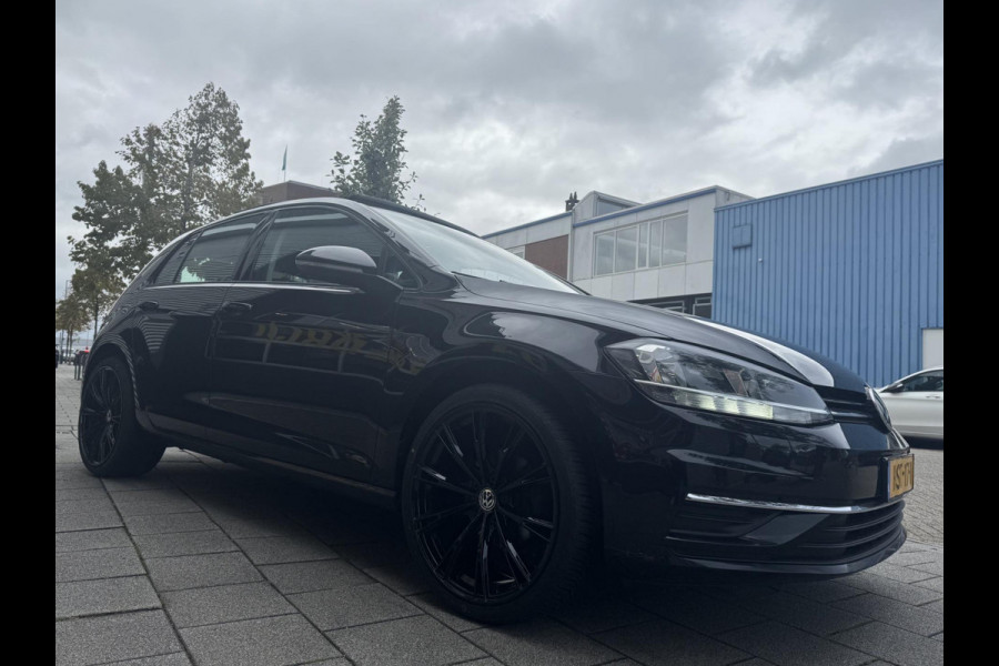 Volkswagen Golf 1.0 TSI Business Edition - Panorama dak I Navigatie I Airco I LED I PDC I "19"Sport velgen I Dealer onderhouden Volkswagen Golf 1.0 TSI Business Edition - Panorama dak I Navigatie I Airco I LED I PDC I "19"Sport velgen I Dealer onderhouden
