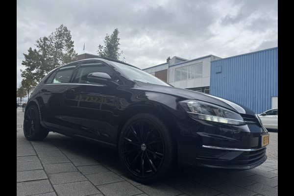 Volkswagen Golf 1.0 TSI Business Edition - Panorama dak I Navigatie I Airco I LED I PDC I "19"Sport velgen I Dealer onderhouden Volkswagen Golf 1.0 TSI Business Edition - Panorama dak I Navigatie I Airco I LED I PDC I "19"Sport velgen I Dealer onderhouden