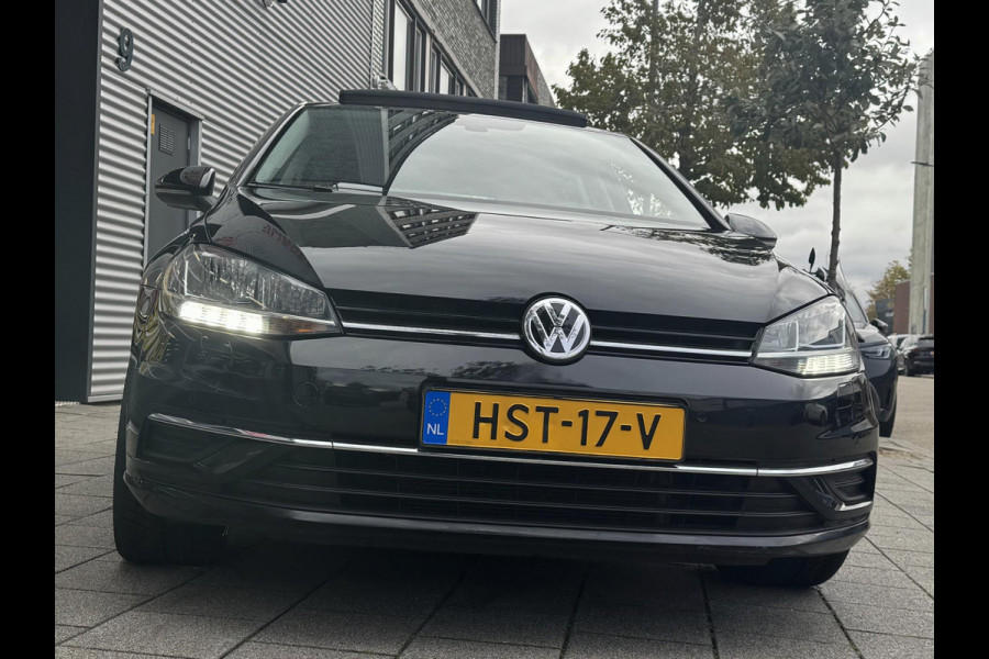 Volkswagen Golf 1.0 TSI Business Edition - Panorama dak I Navigatie I Airco I LED I PDC I "19"Sport velgen I Dealer onderhouden Volkswagen Golf 1.0 TSI Business Edition - Panorama dak I Navigatie I Airco I LED I PDC I "19"Sport velgen I Dealer onderhouden