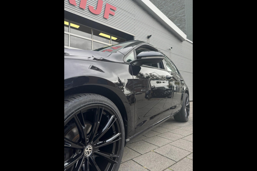 Volkswagen Golf 1.0 TSI Business Edition - Panorama dak I Navigatie I Airco I LED I PDC I "19"Sport velgen I Dealer onderhouden Volkswagen Golf 1.0 TSI Business Edition - Panorama dak I Navigatie I Airco I LED I PDC I "19"Sport velgen I Dealer onderhouden