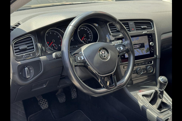 Volkswagen Golf 1.0 TSI Business Edition - Panorama dak I Navigatie I Airco I LED I PDC I "19"Sport velgen I Dealer onderhouden Volkswagen Golf 1.0 TSI Business Edition - Panorama dak I Navigatie I Airco I LED I PDC I "19"Sport velgen I Dealer onderhouden