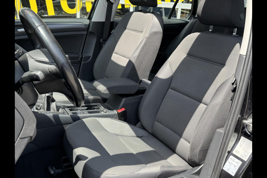 Volkswagen Golf 1.0 TSI Business Edition - Panorama dak I Navigatie I Airco I LED I PDC I "19"Sport velgen I Dealer onderhouden Volkswagen Golf 1.0 TSI Business Edition - Panorama dak I Navigatie I Airco I LED I PDC I "19"Sport velgen I Dealer onderhouden