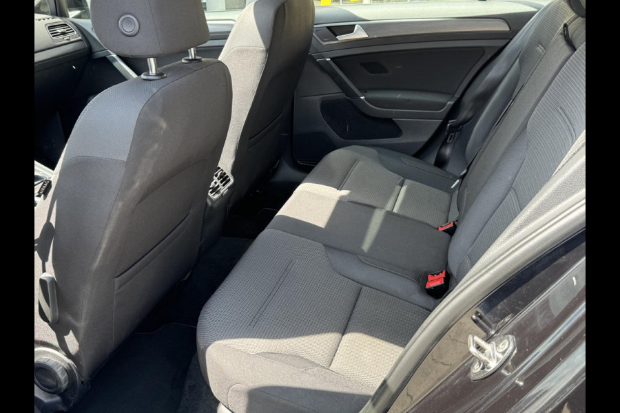 Volkswagen Golf 1.0 TSI Business Edition - Panorama dak I Navigatie I Airco I LED I PDC I "19"Sport velgen I Dealer onderhouden Volkswagen Golf 1.0 TSI Business Edition - Panorama dak I Navigatie I Airco I LED I PDC I "19"Sport velgen I Dealer onderhouden