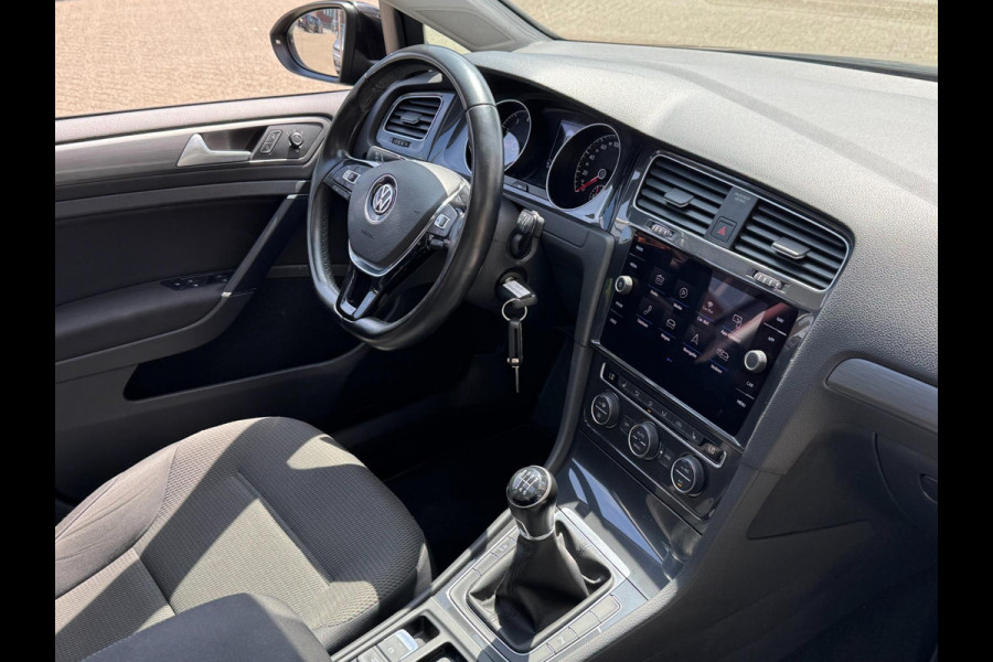 Volkswagen Golf 1.0 TSI Business Edition - Panorama dak I Navigatie I Airco I LED I PDC I "19"Sport velgen I Dealer onderhouden Volkswagen Golf 1.0 TSI Business Edition - Panorama dak I Navigatie I Airco I LED I PDC I "19"Sport velgen I Dealer onderhouden