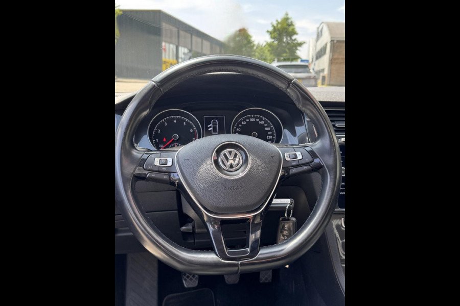 Volkswagen Golf 1.0 TSI Business Edition - Panorama dak I Navigatie I Airco I LED I PDC I "19"Sport velgen I Dealer onderhouden Volkswagen Golf 1.0 TSI Business Edition - Panorama dak I Navigatie I Airco I LED I PDC I "19"Sport velgen I Dealer onderhouden