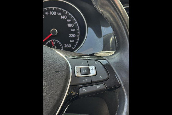 Volkswagen Golf 1.0 TSI Business Edition - Panorama dak I Navigatie I Airco I LED I PDC I "19"Sport velgen I Dealer onderhouden Volkswagen Golf 1.0 TSI Business Edition - Panorama dak I Navigatie I Airco I LED I PDC I "19"Sport velgen I Dealer onderhouden