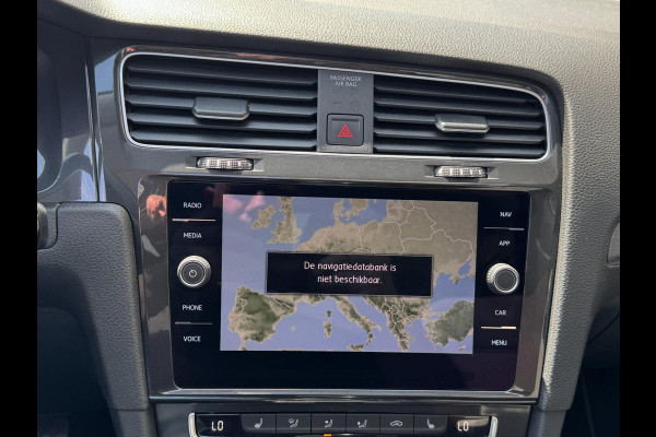 Volkswagen Golf 1.0 TSI Business Edition - Panorama dak I Navigatie I Airco I LED I PDC I "19"Sport velgen I Dealer onderhouden Volkswagen Golf 1.0 TSI Business Edition - Panorama dak I Navigatie I Airco I LED I PDC I "19"Sport velgen I Dealer onderhouden