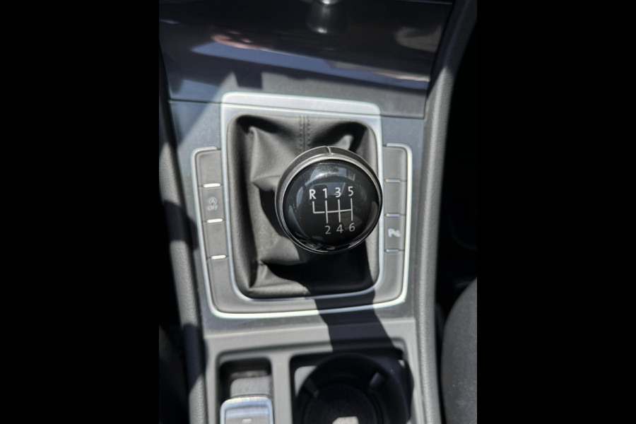 Volkswagen Golf 1.0 TSI Business Edition - Panorama dak I Navigatie I Airco I LED I PDC I "19"Sport velgen I Dealer onderhouden Volkswagen Golf 1.0 TSI Business Edition - Panorama dak I Navigatie I Airco I LED I PDC I "19"Sport velgen I Dealer onderhouden