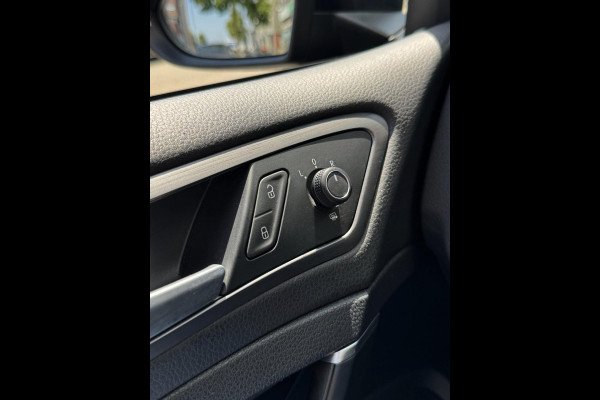 Volkswagen Golf 1.0 TSI Business Edition - Panorama dak I Navigatie I Airco I LED I PDC I "19"Sport velgen I Dealer onderhouden Volkswagen Golf 1.0 TSI Business Edition - Panorama dak I Navigatie I Airco I LED I PDC I "19"Sport velgen I Dealer onderhouden