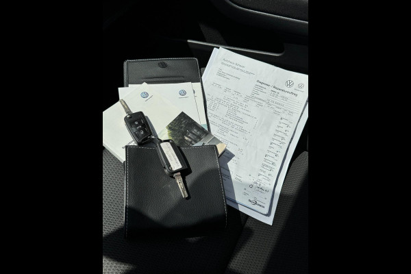 Volkswagen Golf 1.0 TSI Business Edition - Panorama dak I Navigatie I Airco I LED I PDC I "19"Sport velgen I Dealer onderhouden Volkswagen Golf 1.0 TSI Business Edition - Panorama dak I Navigatie I Airco I LED I PDC I "19"Sport velgen I Dealer onderhouden