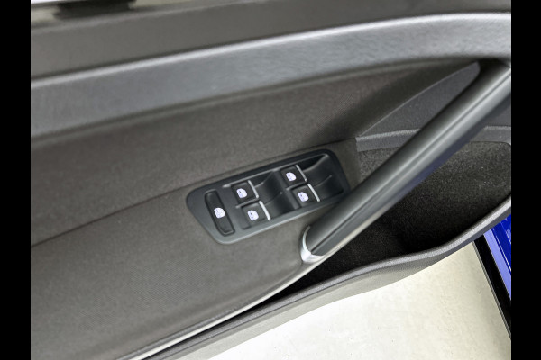 Volkswagen Golf 1.5 TSI Highline Business R (Goed OnderH, Camera, Carplay, PDC V+A, StoelV, Navi, Etc)
