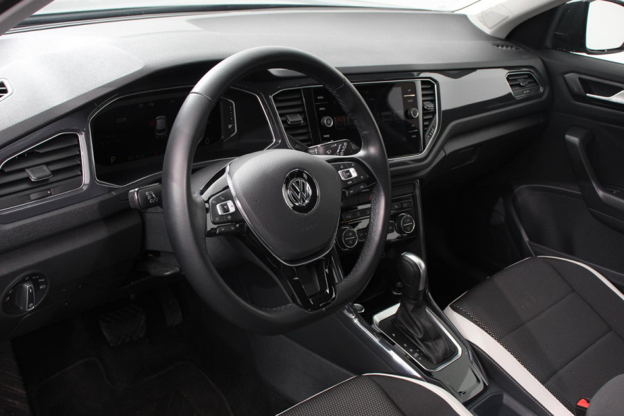 Volkswagen T-Roc 1.5 TSI 150pk DSG Sport Team Navigatie Apple Carplay/Android Auto Camera Electrische achterklep Climate Control Led Lichtmetalen Velgen