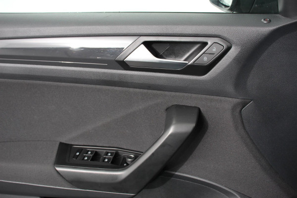 Volkswagen T-Roc 1.5 TSI 150pk DSG Sport Team Navigatie Apple Carplay/Android Auto Camera Electrische achterklep Climate Control Led Lichtmetalen Velgen