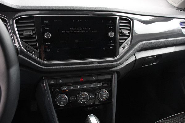 Volkswagen T-Roc 1.5 TSI 150pk DSG Sport Team Navigatie Apple Carplay/Android Auto Camera Electrische achterklep Climate Control Led Lichtmetalen Velgen