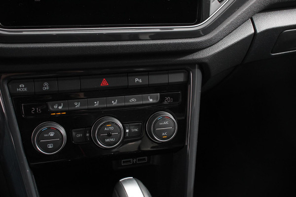 Volkswagen T-Roc 1.5 TSI 150pk DSG Sport Team Navigatie Apple Carplay/Android Auto Camera Electrische achterklep Climate Control Led Lichtmetalen Velgen
