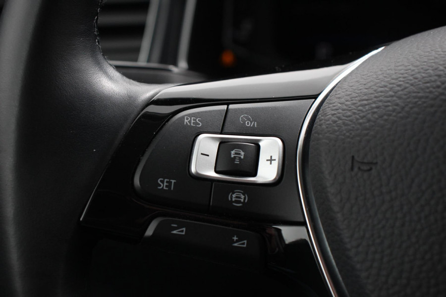 Volkswagen T-Roc 1.5 TSI 150pk DSG Sport Team Navigatie Apple Carplay/Android Auto Camera Electrische achterklep Climate Control Led Lichtmetalen Velgen