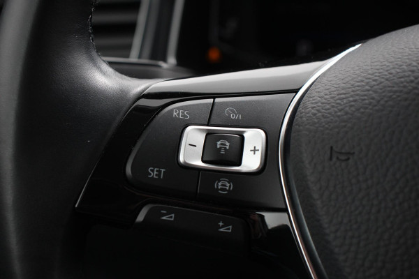 Volkswagen T-Roc 1.5 TSI 150pk DSG Sport Team Navigatie Apple Carplay/Android Auto Camera Electrische achterklep Climate Control Led Lichtmetalen Velgen