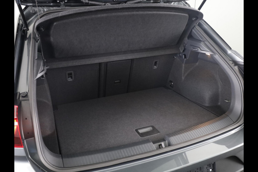 Volkswagen T-Roc 1.0 TSI Style 115 PK | Verlengde garantie | Black Style | Trekhaak afneembaar | Navigatie |