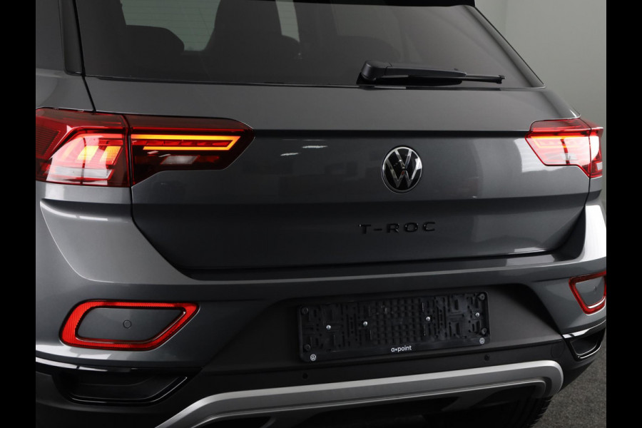 Volkswagen T-Roc 1.0 TSI Style 115 PK | Verlengde garantie | Black Style | Trekhaak afneembaar | Navigatie |