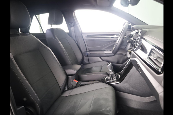 Volkswagen T-Roc 1.0 TSI Style 115 PK | Verlengde garantie | Black Style | Trekhaak afneembaar | Navigatie |