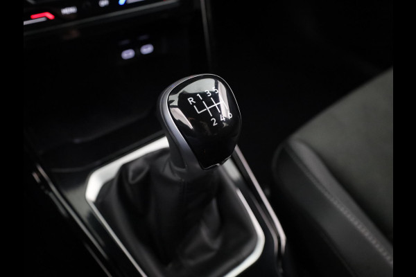 Volkswagen T-Roc 1.0 TSI Style 115 PK | Verlengde garantie | Black Style | Trekhaak afneembaar | Navigatie |
