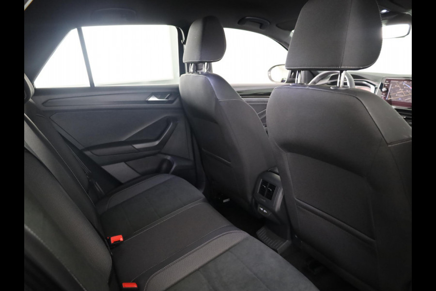 Volkswagen T-Roc 1.0 TSI Style 115 PK | Verlengde garantie | Black Style | Trekhaak afneembaar | Navigatie |