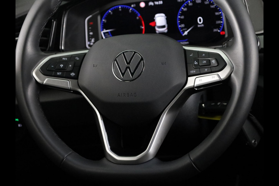 Volkswagen T-Roc 1.0 TSI Style 115 PK | Verlengde garantie | Black Style | Trekhaak afneembaar | Navigatie |