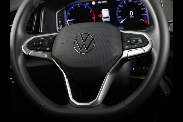Volkswagen T-Roc 1.0 TSI Style 115 PK | Verlengde garantie | Black Style | Trekhaak afneembaar | Navigatie |
