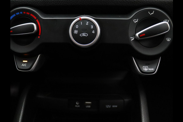 Kia Stonic 100pk T-GDi DynamicLine Camera | Cruise | Navi | Parkeersens. achter | Trekhaak
